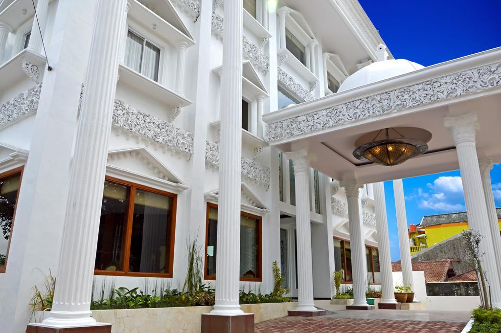 Hotel Safira Magelang Exteriör bild