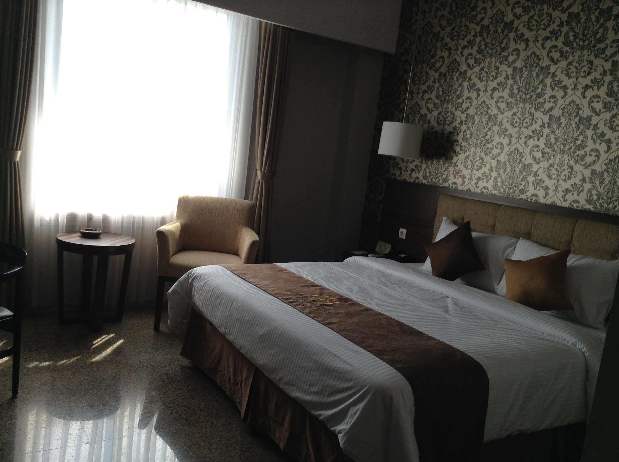 Hotel Safira Magelang Exteriör bild